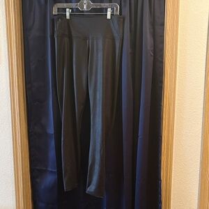Women’s Avira Vibe black leggings size large